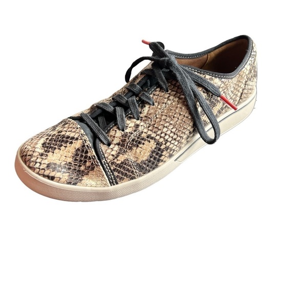 Clarks Collection Sneakers Women's 8.5 Snakeskin Print Soft Cushion - Picture 1 of 11